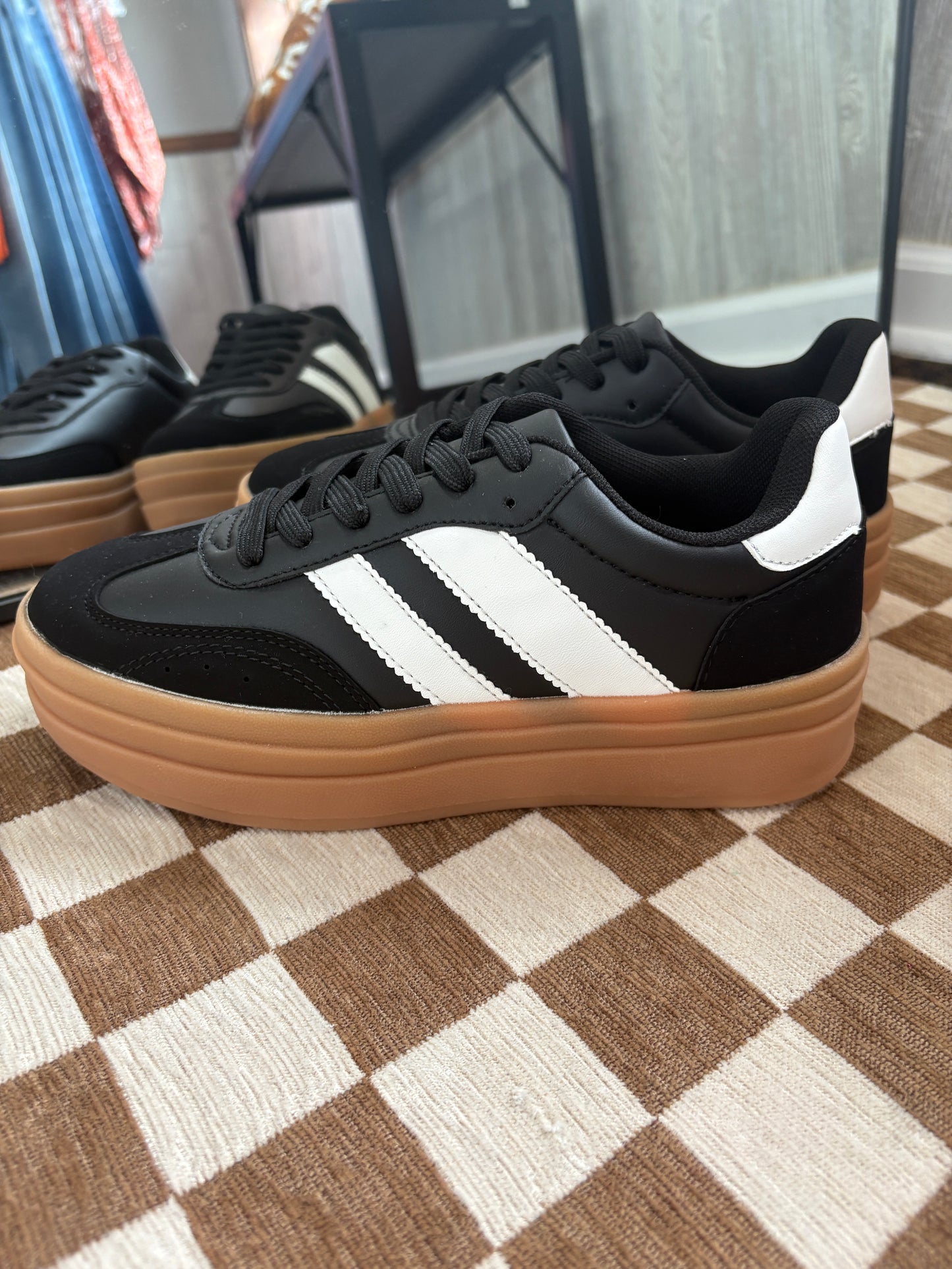 Ria Sneakers